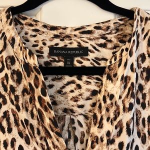 Banana republic, XL, sleeveless blouse, animal print
